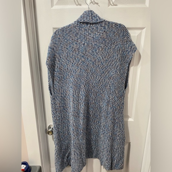 Cabi women’s size M, long sleeveless knit cardigan, costal good condition. - Picture 4 of 6